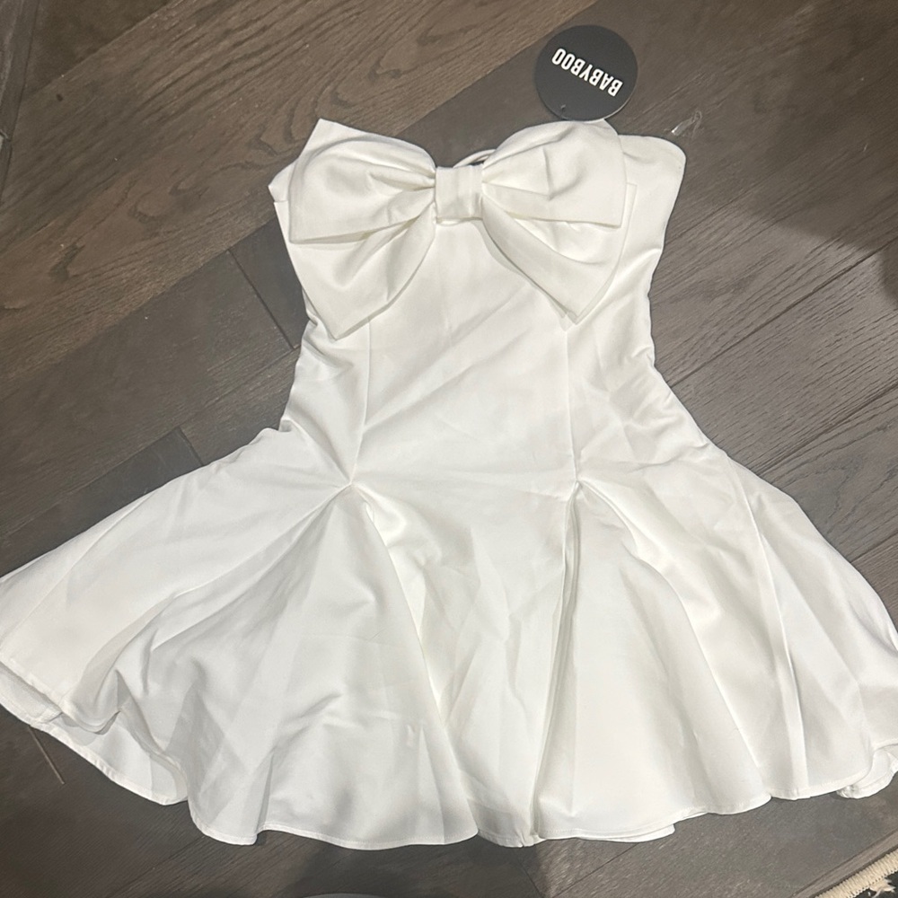 Chic White Mini Dress with Bow by BABYBOO never worn